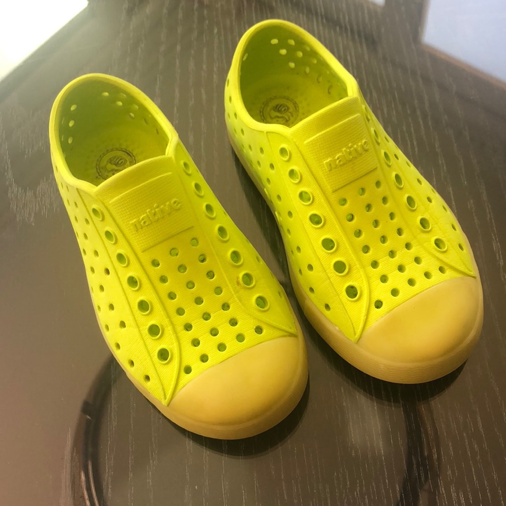 Natives (neon) glow in the dark